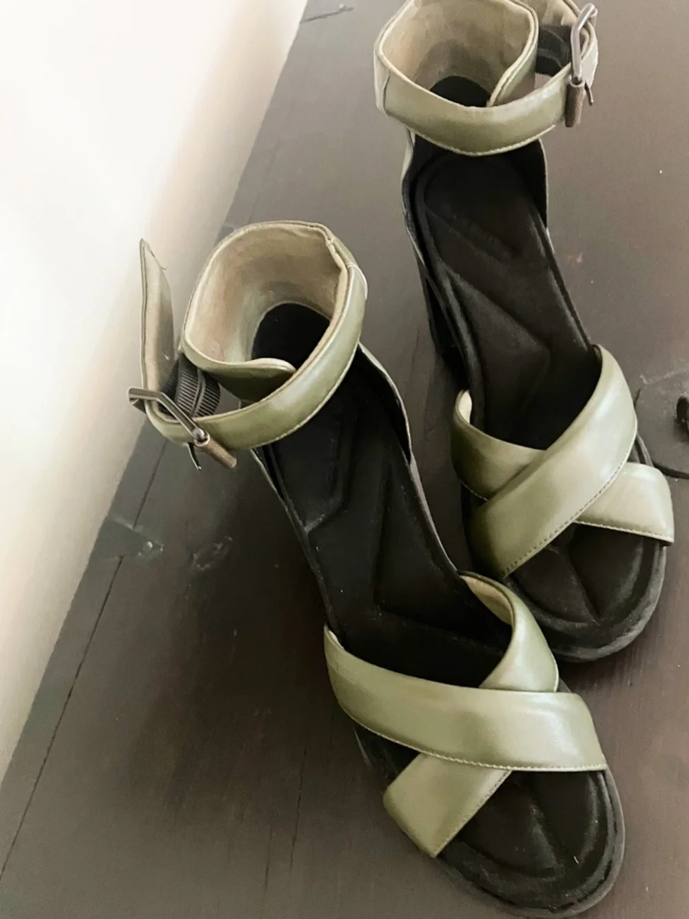 G-Star Raw Block-Heeled Avocado Green Strappy Leather Sandals. Sz 10